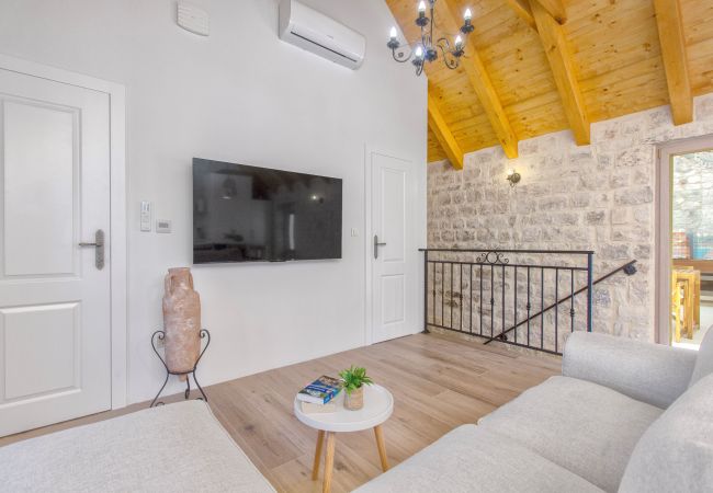 Ferienhaus in Trogir - Steinhaus Trogir – Haus mit drei Schlafzimmern und Whirlpool Ferienhaus in Trogir - Steinhaus Trogir – Haus mit drei Schlafzimmern und Whirlpool