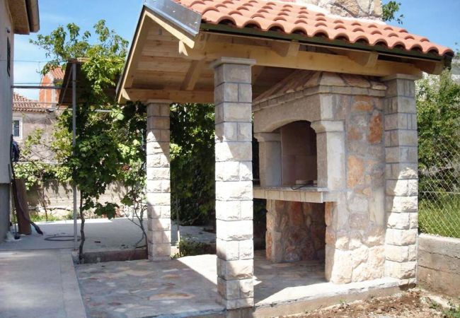Ferienhaus in Pašman - Jadranka-Steinhaus - Haus mit drei Schlafzimmern und Terrasse Ferienhaus in Pašman - Jadranka-Steinhaus - Haus mit drei Schlafzimmern und Terrasse