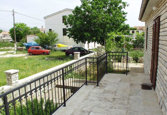 Ferienhaus in Pašman - Jadranka-Steinhaus - Haus mit drei Schlafzimmern und Terrasse Ferienhaus in Pašman - Jadranka-Steinhaus - Haus mit drei Schlafzimmern und Terrasse