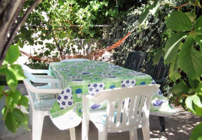 Ferienhaus in Pašman - Jadranka-Steinhaus - Haus mit drei Schlafzimmern und Terrasse Ferienhaus in Pašman - Jadranka-Steinhaus - Haus mit drei Schlafzimmern und Terrasse