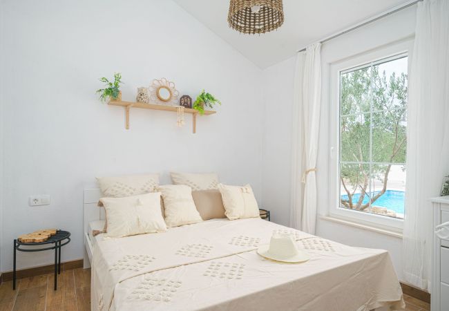 Ferienhaus in Vodice - Villa Ivana – Haus mit zwei Schlafzimmern und Außenpool Ferienhaus in Vodice - Villa Ivana – Haus mit zwei Schlafzimmern und Außenpool