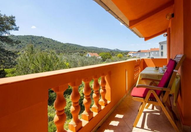 Ferienwohnung in Pašman - Apartments Torina Pašman - Apartment mit einem Schlafzimmer und Balkon A3 Ferienwohnung in Pašman - Apartments Torina Pašman - Apartment mit einem Schlafzimmer und Balkon A3