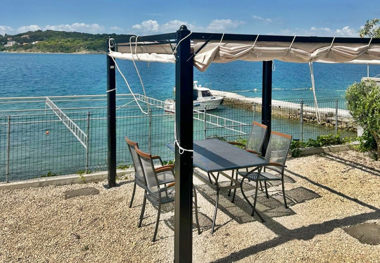 Ferienwohnung in Supetarska Draga - Sunset Apartment mit herrlichem Meerblick