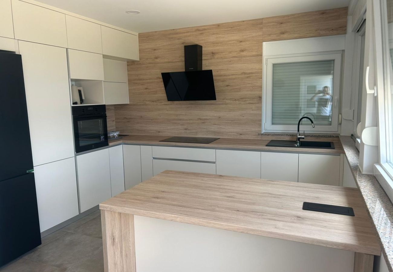 Ferienwohnung in Supetarska Draga - Sunset Apartment mit herrlichem Meerblick