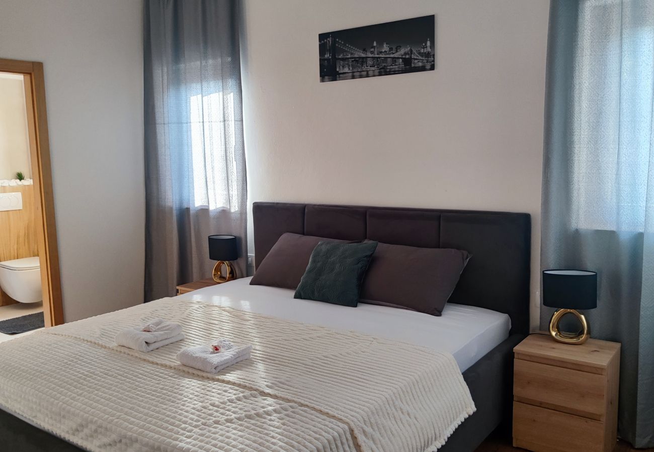 Ferienwohnung in Karlobag - Apartments Rina - Apartment A3 mit zwei Schlafzimmern