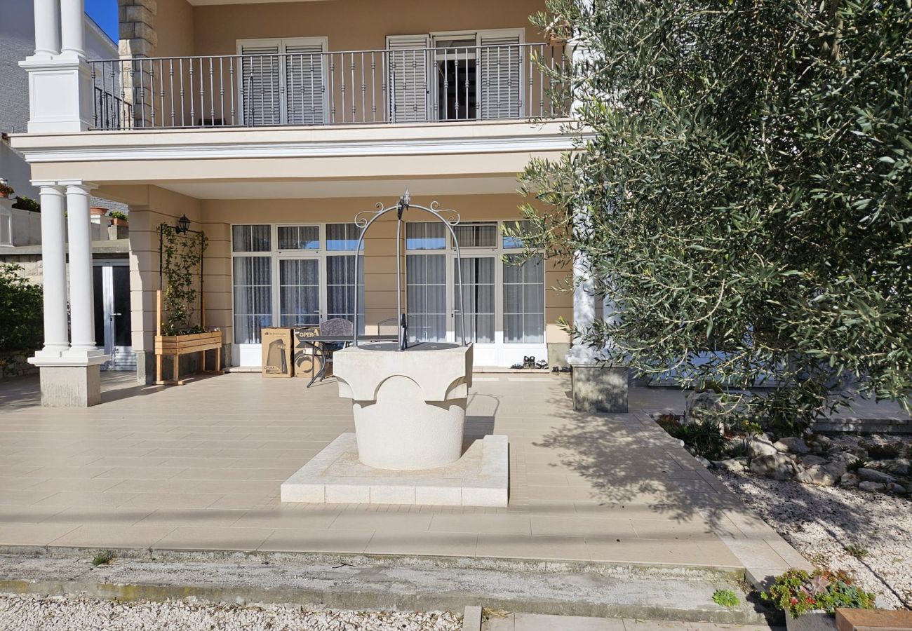 Ferienwohnung in Rab - Familienapartment Una am Meer 