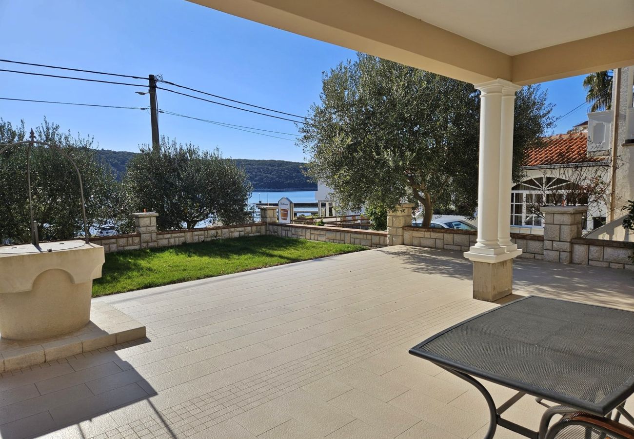 Ferienwohnung in Rab - Familienapartment Una am Meer 