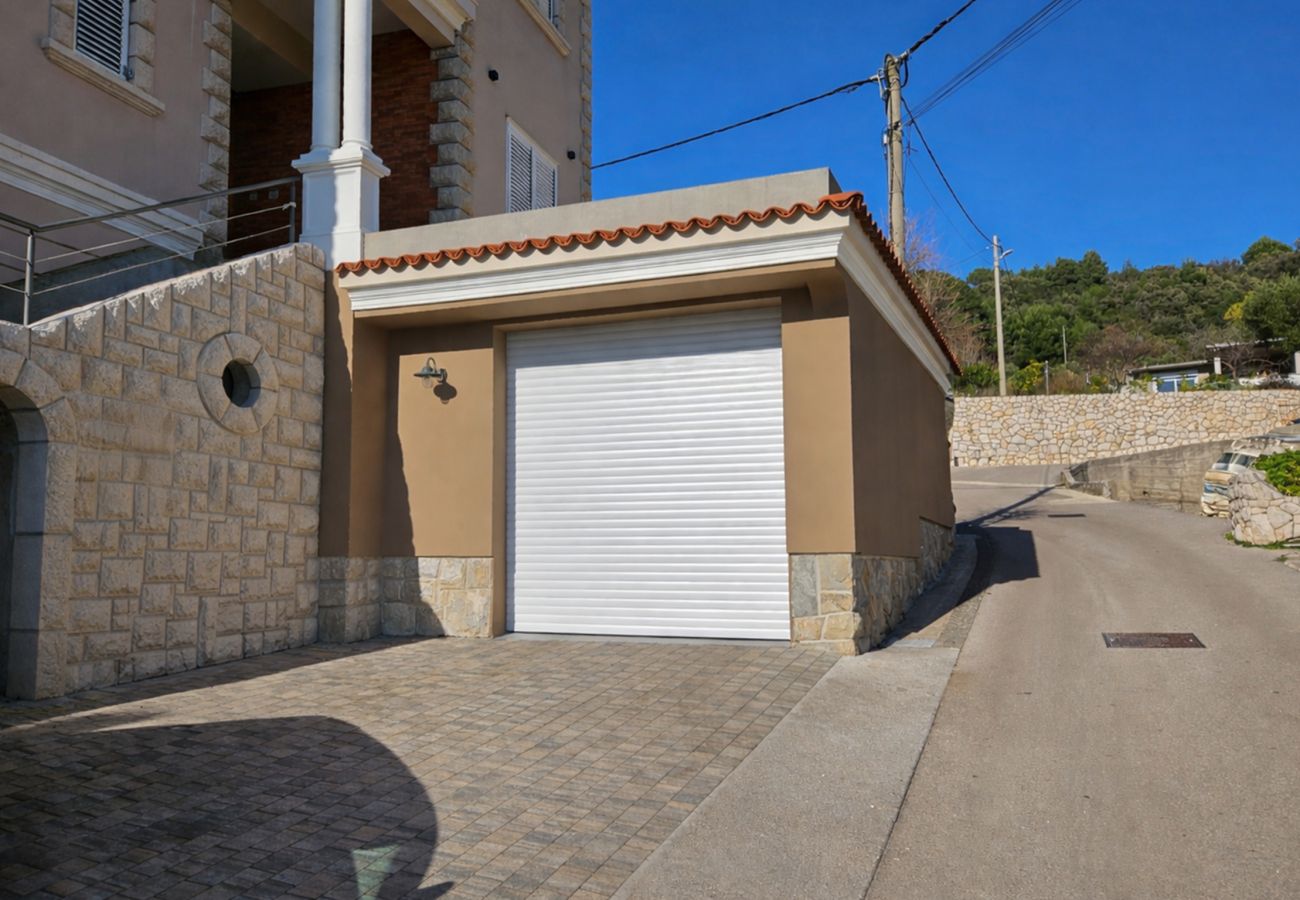 Ferienwohnung in Rab - Familienapartment Una am Meer 