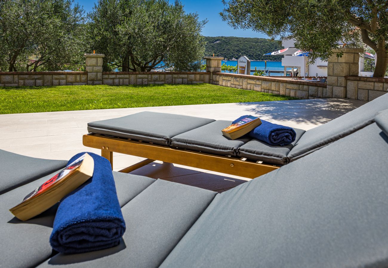 Ferienwohnung in Rab - Familienapartment Una am Meer 