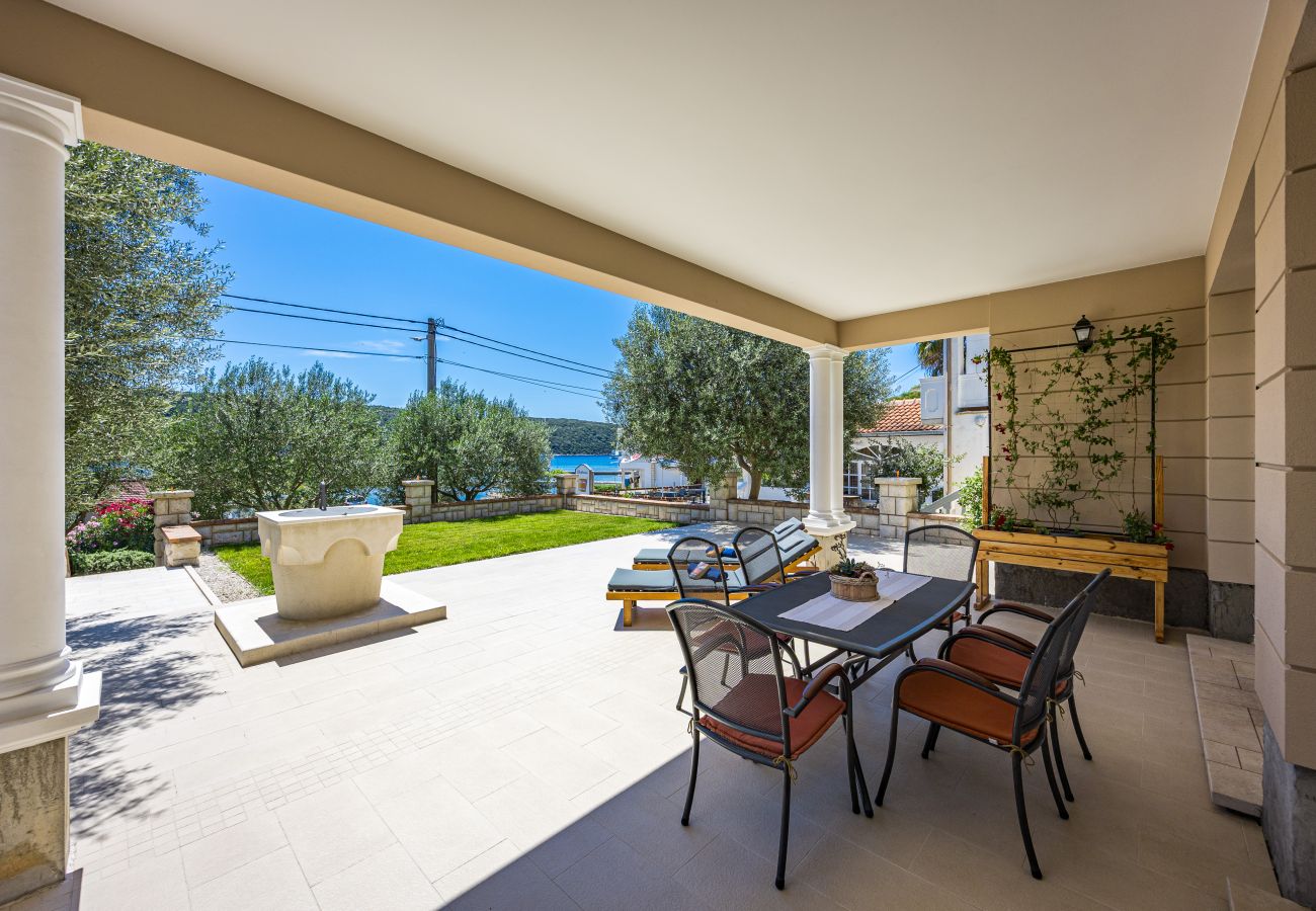 Ferienwohnung in Rab - Familienapartment Una am Meer 