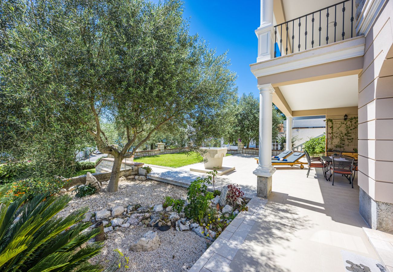 Ferienwohnung in Rab - Familienapartment Una am Meer 