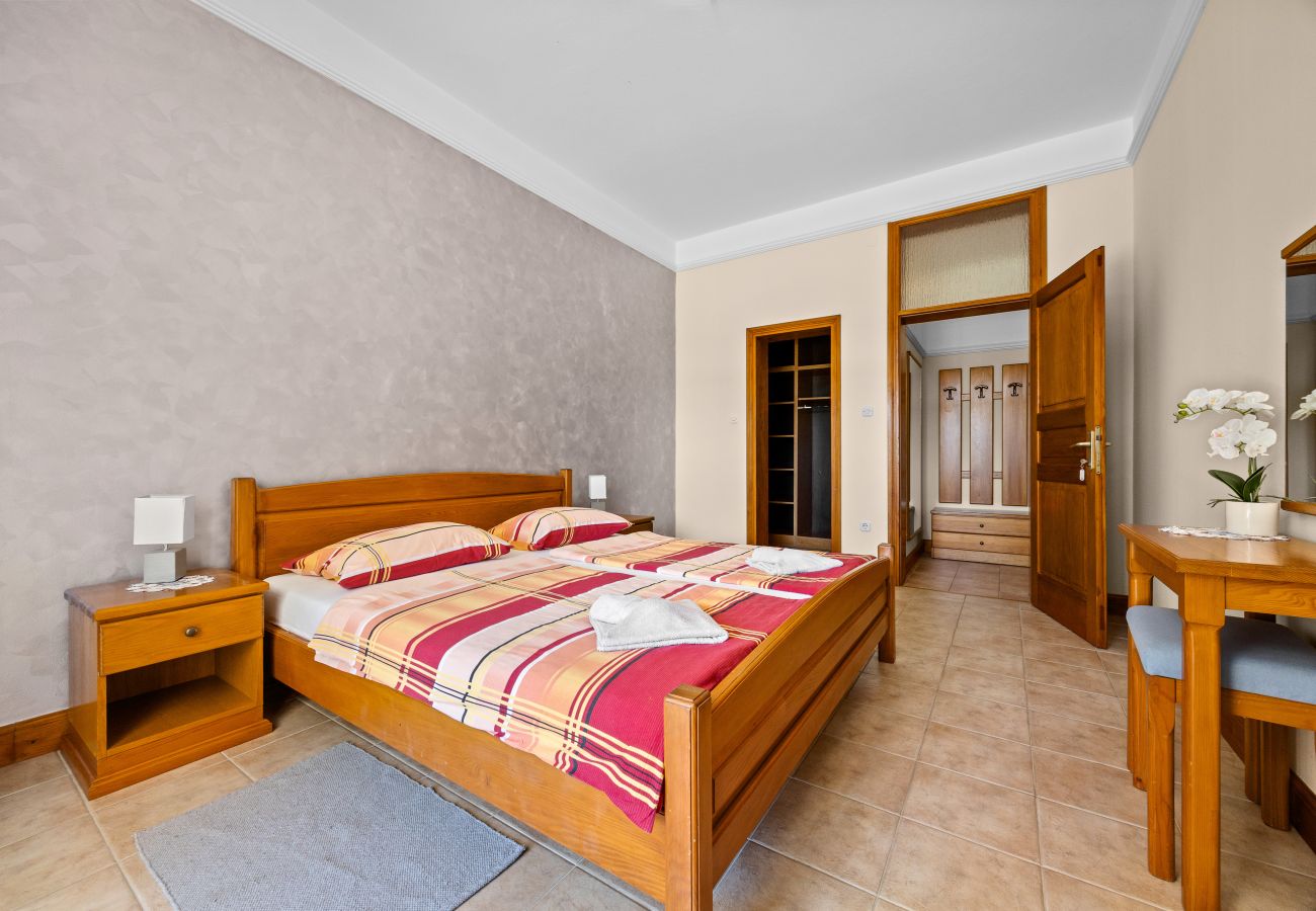 Ferienwohnung in Rab - Familienapartment Una am Meer 