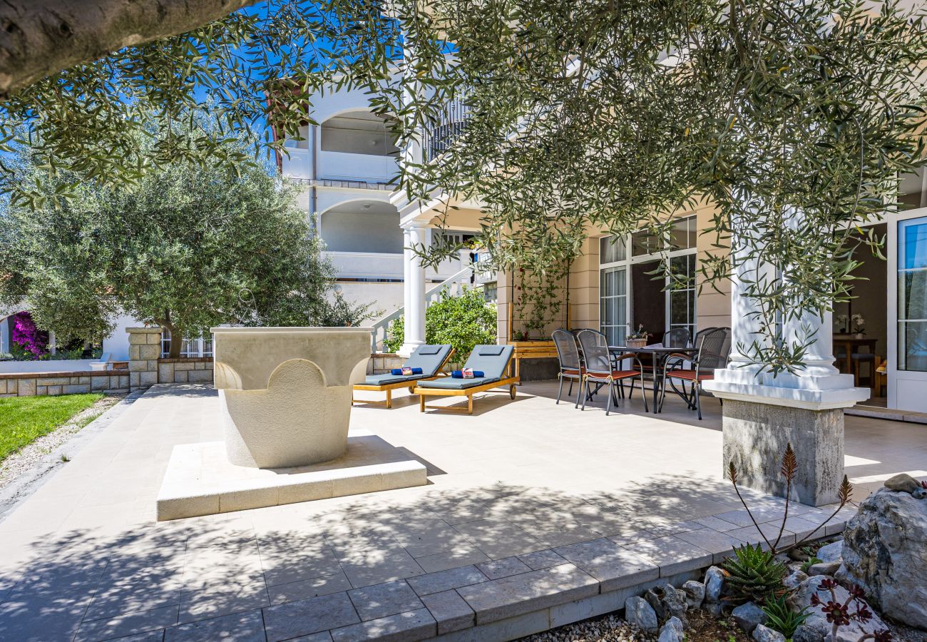 Ferienwohnung in Rab - Familienapartment Una am Meer 