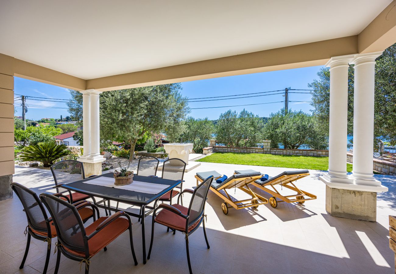 Ferienwohnung in Rab - Familienapartment Una am Meer 