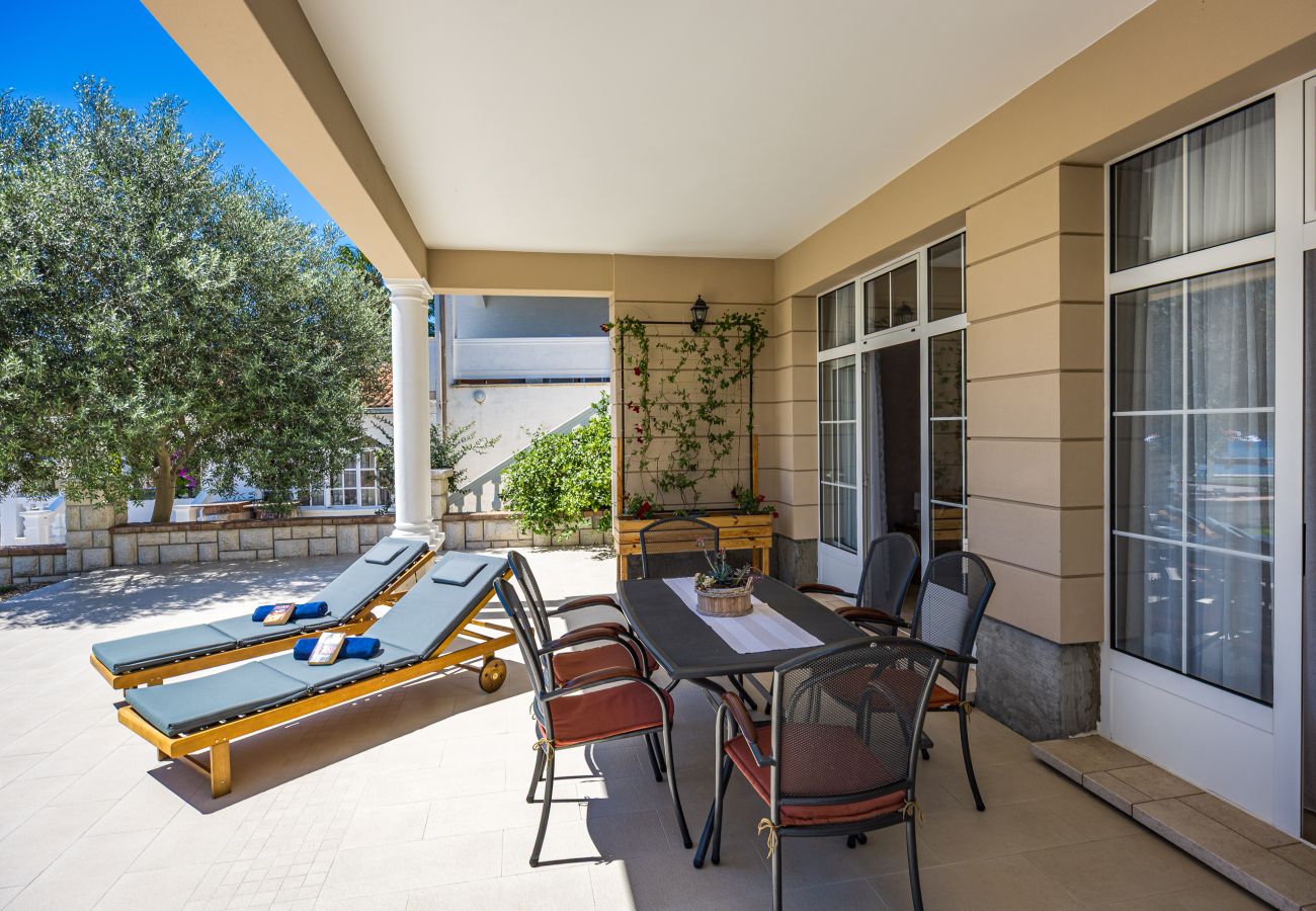 Ferienwohnung in Rab - Familienapartment Una am Meer 
