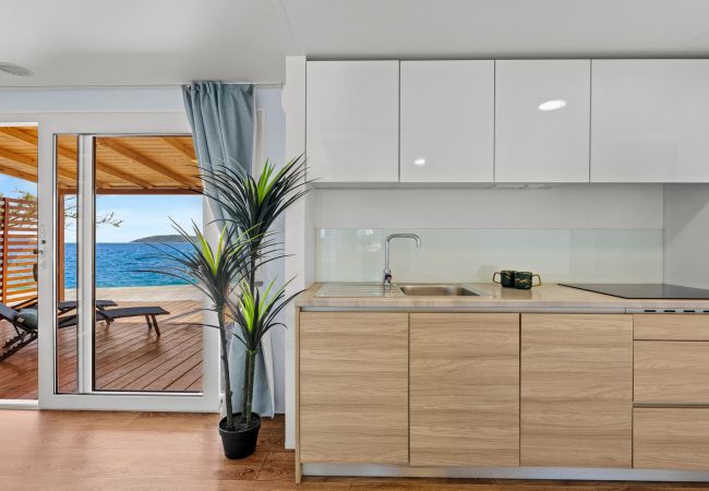 Mobile home in Šibenik - Resort Deluxe Mobilheim (6+1) direkt am Strand Mobile home in Šibenik - Resort Deluxe Mobilheim (6+1) direkt am Strand