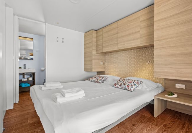 Mobile home in Šibenik - Resort Deluxe Mobilheim (6+1) direkt am Strand Mobile home in Šibenik - Resort Deluxe Mobilheim (6+1) direkt am Strand