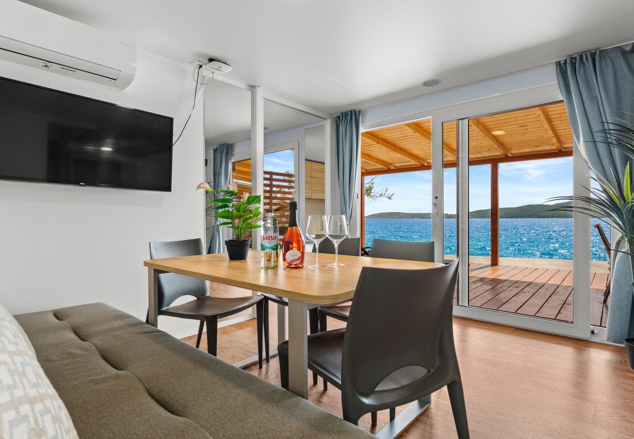Wohnmobil in Šibenik - Resort Deluxe Mobilheim (6+1) direkt am Strand
