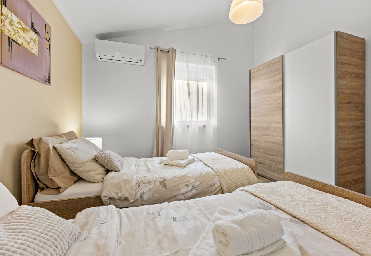 Villa in Šišan - Villa für 10 Personen mit Pool, Grill, Billard