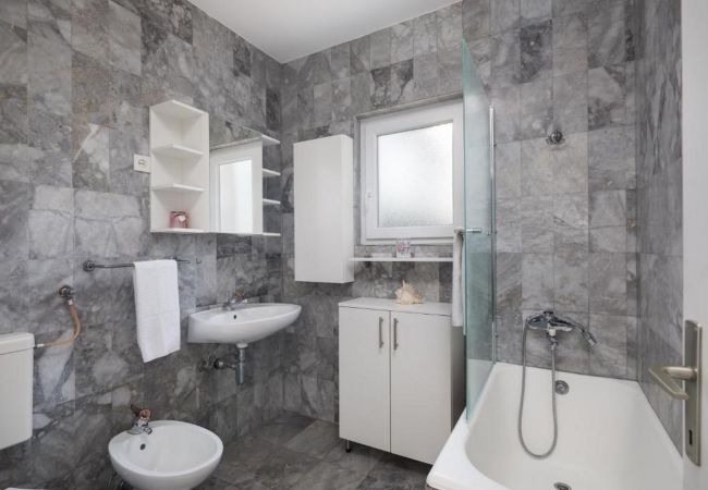 Villa in Grebaštica - Villa Nensi - Haus mit sechs Schlafzimmern und einem Swimmingpool Villa in Grebaštica - Villa Nensi - Haus mit sechs Schlafzimmern und einem Swimmingpool