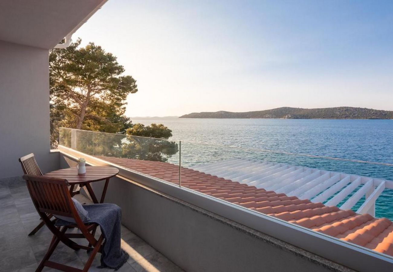 Villa in Grebaštica - Villa Nensi - Haus mit fünf Schlafzimmern und einem Swimmingpool