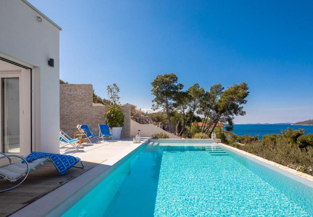 Villa in Grebaštica - Villa Nensi - Haus mit fünf Schlafzimmern und einem Swimmingpool