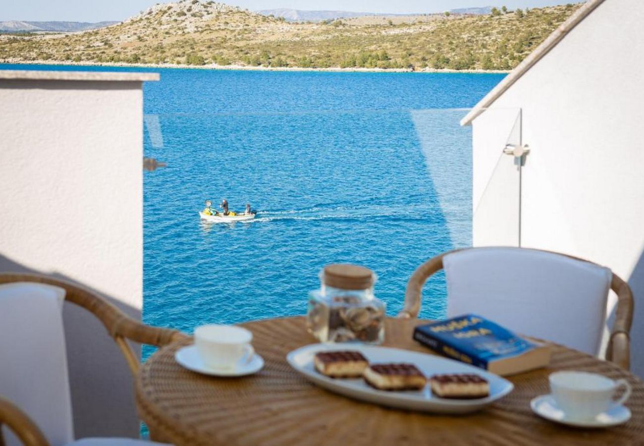 Villa in Grebaštica - Villa Nensi - Haus mit fünf Schlafzimmern und einem Swimmingpool
