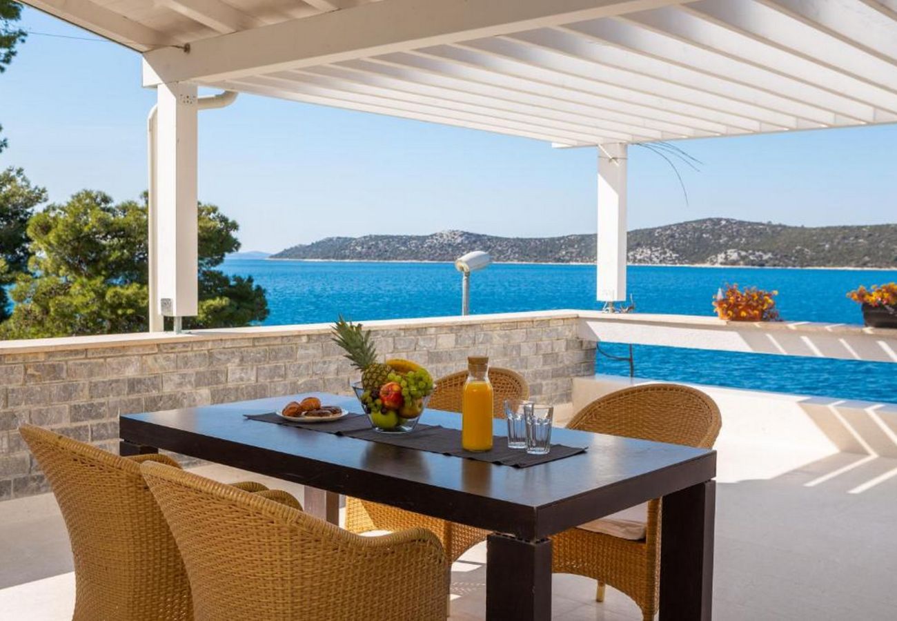 Villa in Grebaštica - Villa Nensi - Haus mit fünf Schlafzimmern und einem Swimmingpool
