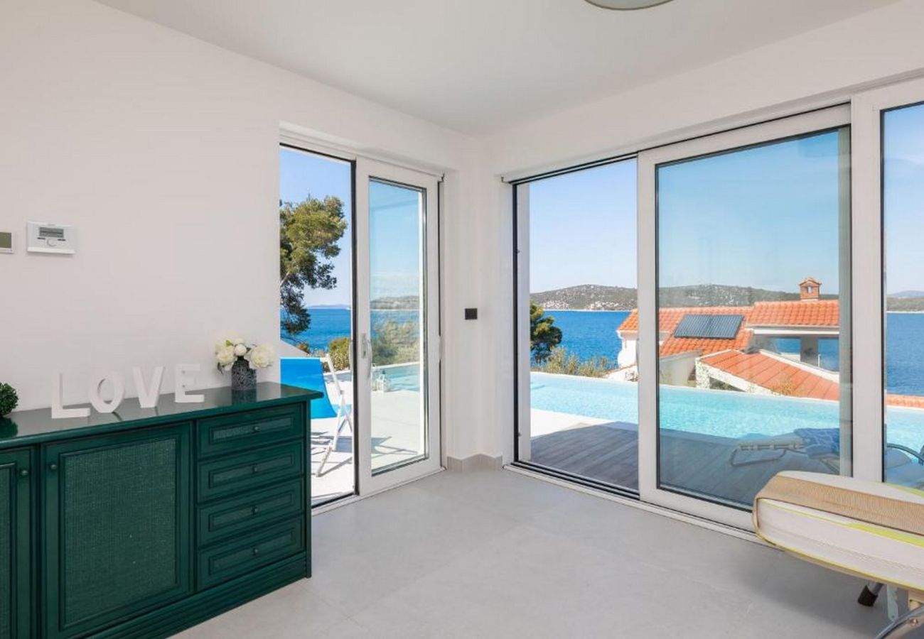 Villa in Grebaštica - Villa Nensi - Haus mit fünf Schlafzimmern und einem Swimmingpool