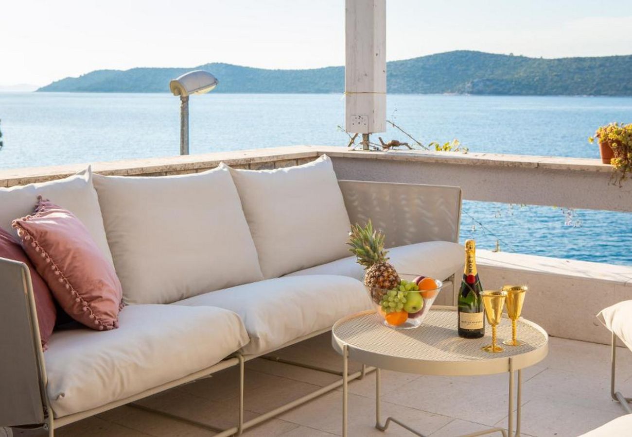 Villa in Grebaštica - Villa Nensi - Haus mit fünf Schlafzimmern und einem Swimmingpool
