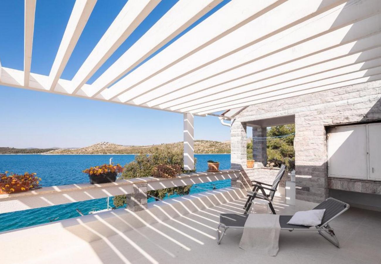 Villa in Grebaštica - Villa Nensi - Haus mit fünf Schlafzimmern und einem Swimmingpool