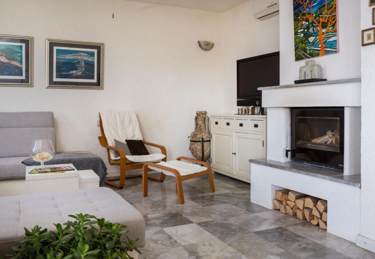 Villa in Grebaštica - Villa Nensi - Haus mit fünf Schlafzimmern und einem Swimmingpool