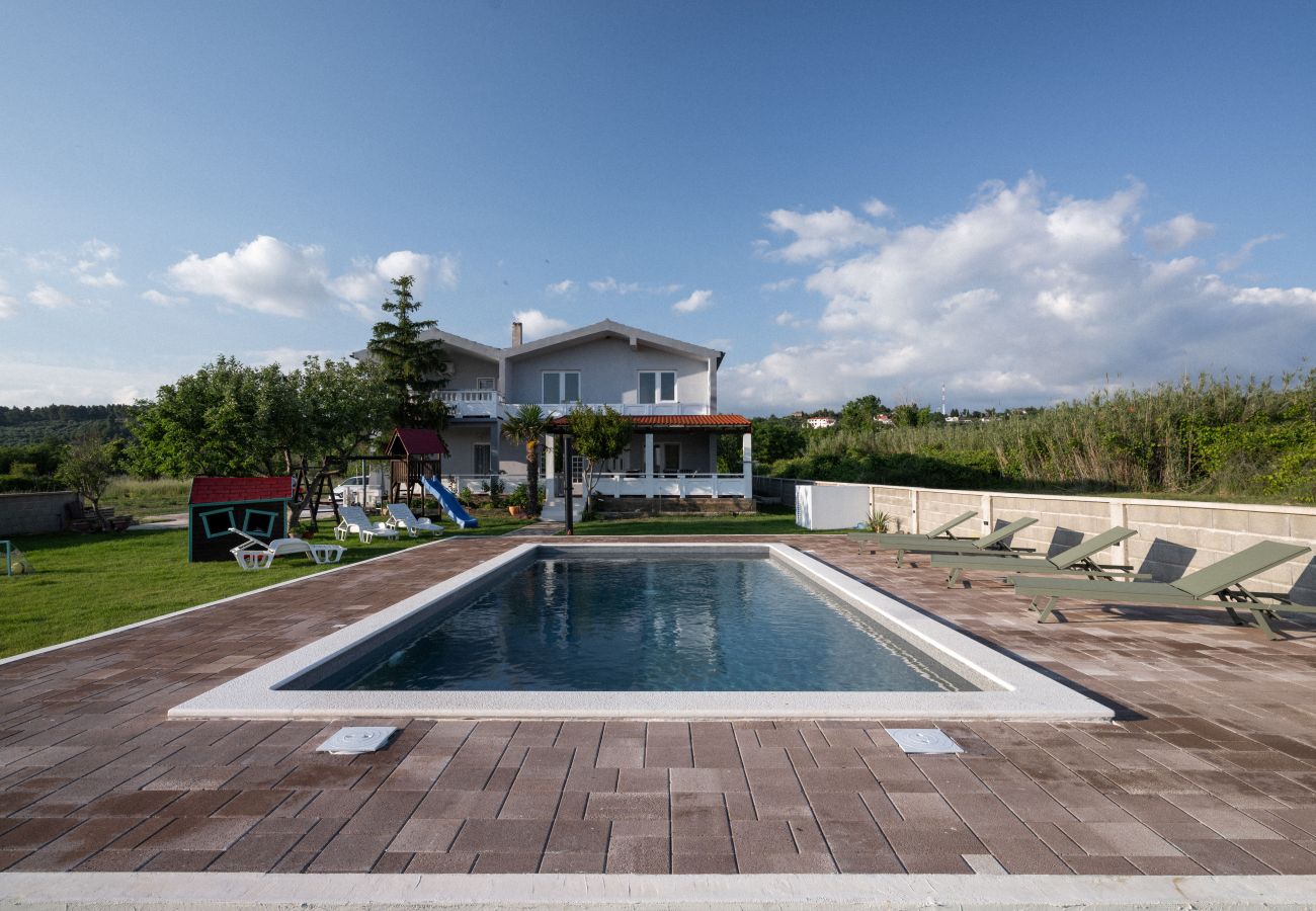Ferienhaus in Ražanac - Haus Rose – Landhaus mit Pool