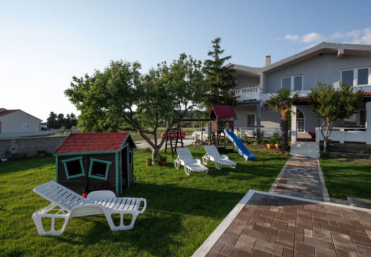Ferienhaus in Ražanac - Haus Rose – Landhaus mit Pool
