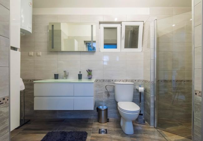 Ferienhaus in Policnik - Villa Marija - Charmantes Haus mit drei Schlafzimmern und Pool Ferienhaus in Policnik - Villa Marija - Charmantes Haus mit drei Schlafzimmern und Pool