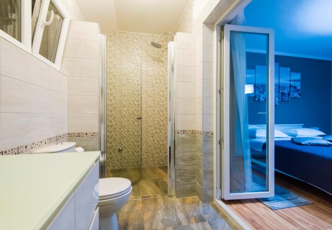 Ferienhaus in Policnik - Villa Marija - Charmantes Haus mit drei Schlafzimmern und Pool Ferienhaus in Policnik - Villa Marija - Charmantes Haus mit drei Schlafzimmern und Pool