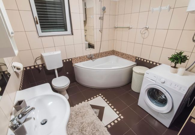 Ferienhaus in Policnik - Villa Marija - Charmantes Haus mit drei Schlafzimmern und Pool Ferienhaus in Policnik - Villa Marija - Charmantes Haus mit drei Schlafzimmern und Pool