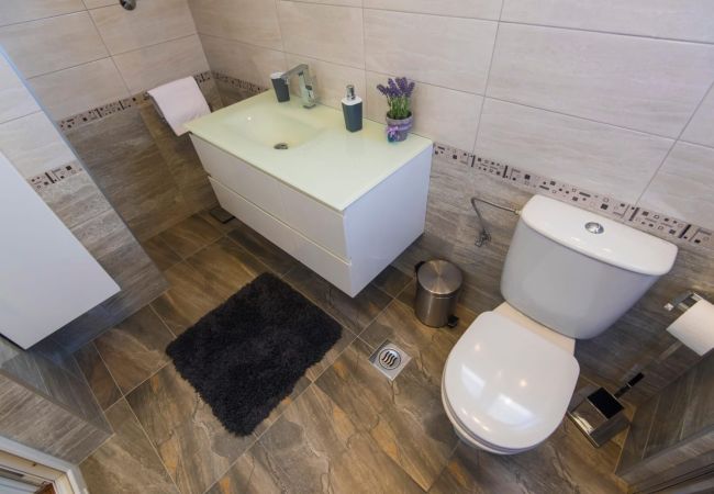 Ferienhaus in Policnik - Villa Marija - Charmantes Haus mit drei Schlafzimmern und Pool Ferienhaus in Policnik - Villa Marija - Charmantes Haus mit drei Schlafzimmern und Pool