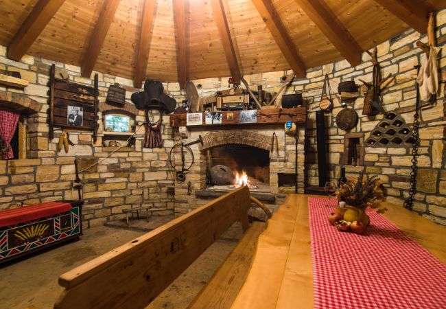 Ferienhaus in Policnik - Villa Marija - Charmantes Haus mit drei Schlafzimmern und Pool Ferienhaus in Policnik - Villa Marija - Charmantes Haus mit drei Schlafzimmern und Pool