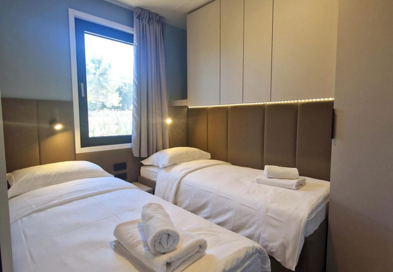 Mobile home in Šibenik - Resort Beach Villa  (6+1)