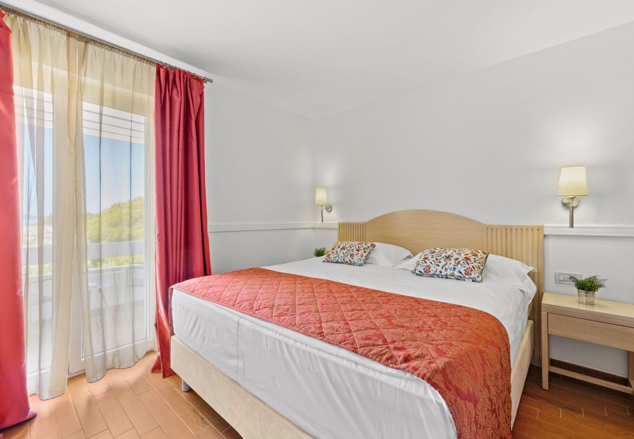 Ferienwohnung in Šibenik - Resort Apartment A2 (3+2) 2