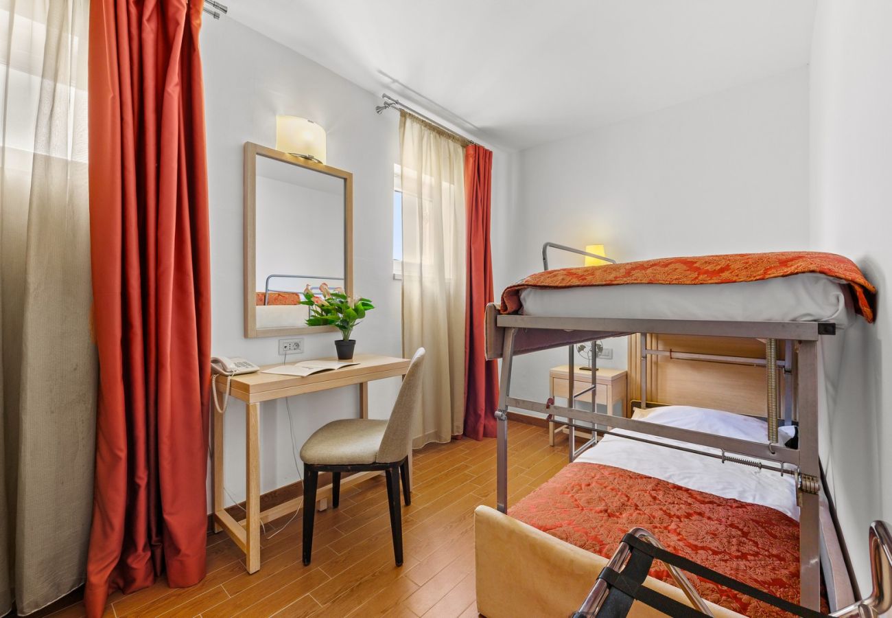 Ferienwohnung in Šibenik - Resort Apartment A2 (3+2) 2
