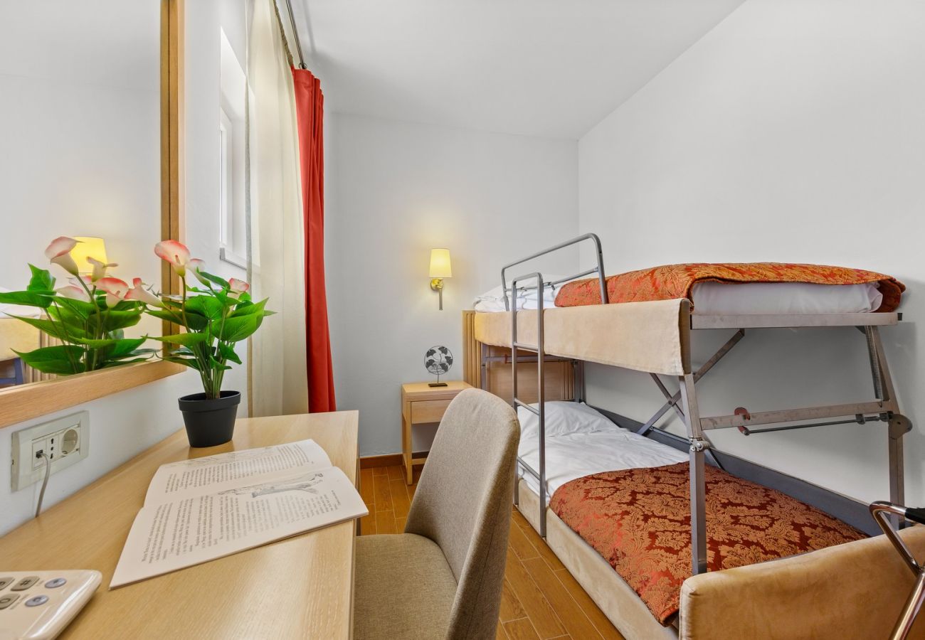 Ferienwohnung in Šibenik - Resort Apartment A2 (3+2) 2
