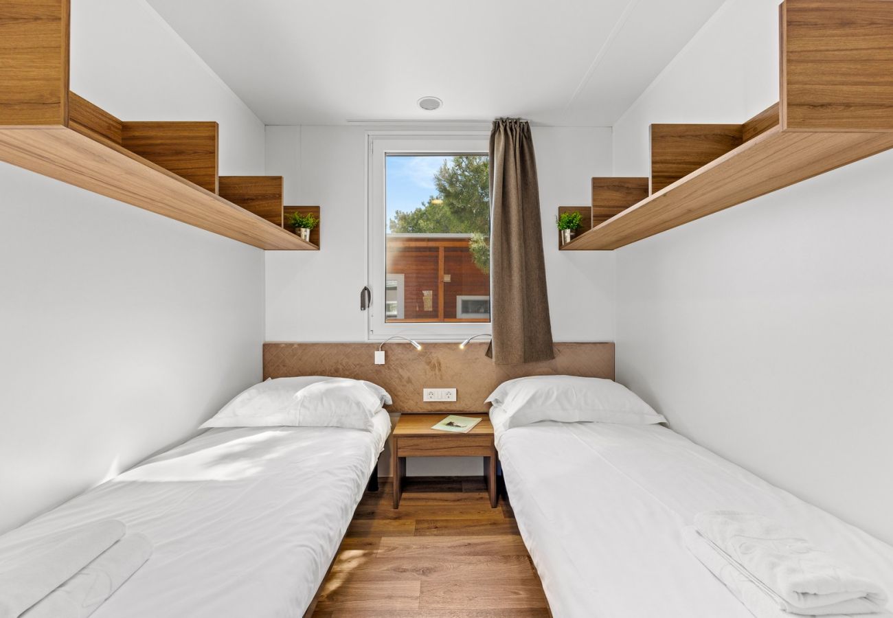 Wohnmobil in Šibenik - Resort Luxury Mobile Home (4+1) view Marina 2