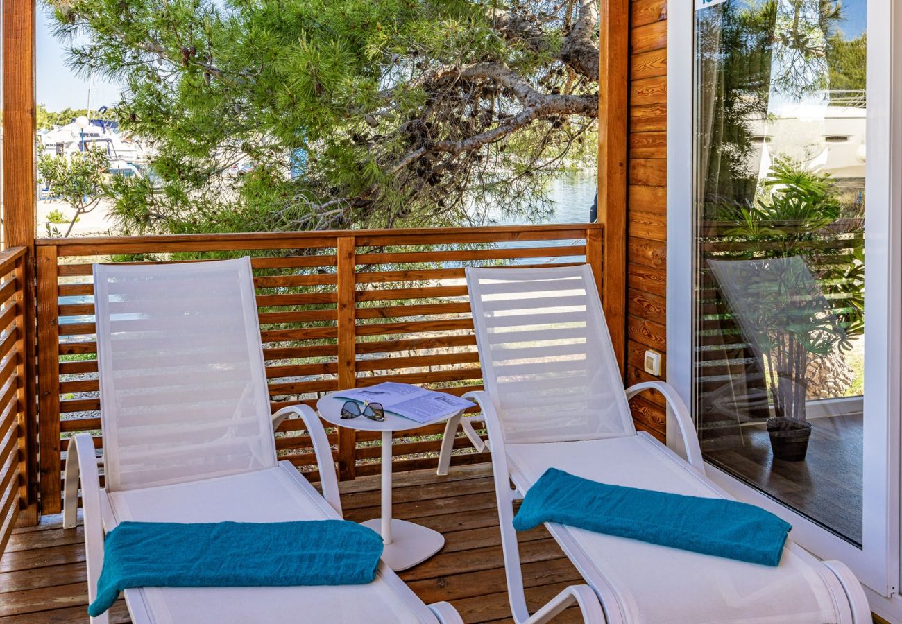 Wohnmobil in Šibenik - Resort Luxury Mobile Home (4+1) view Marina 2