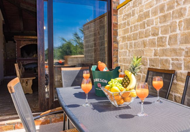 Ferienhaus in Pula - Ferienhaus Mario mit privatem Pool Ferienhaus in Pula - Ferienhaus Mario mit privatem Pool