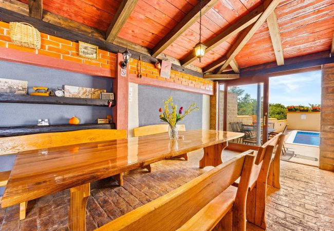 Ferienhaus in Pula - Ferienhaus Mario mit privatem Pool Ferienhaus in Pula - Ferienhaus Mario mit privatem Pool