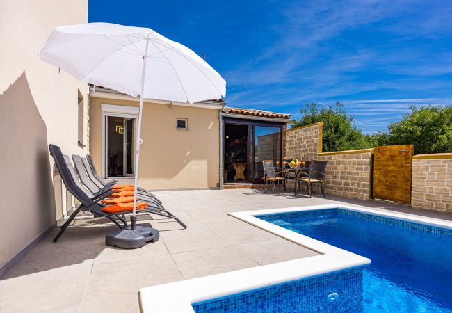 Ferienhaus in Pula - Ferienhaus Mario mit privatem Pool Ferienhaus in Pula - Ferienhaus Mario mit privatem Pool