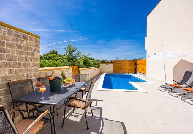 Ferienhaus in Pula - Ferienhaus Mario mit privatem Pool Ferienhaus in Pula - Ferienhaus Mario mit privatem Pool