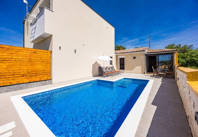 Ferienhaus in Pula - Ferienhaus Mario mit privatem Pool Ferienhaus in Pula - Ferienhaus Mario mit privatem Pool